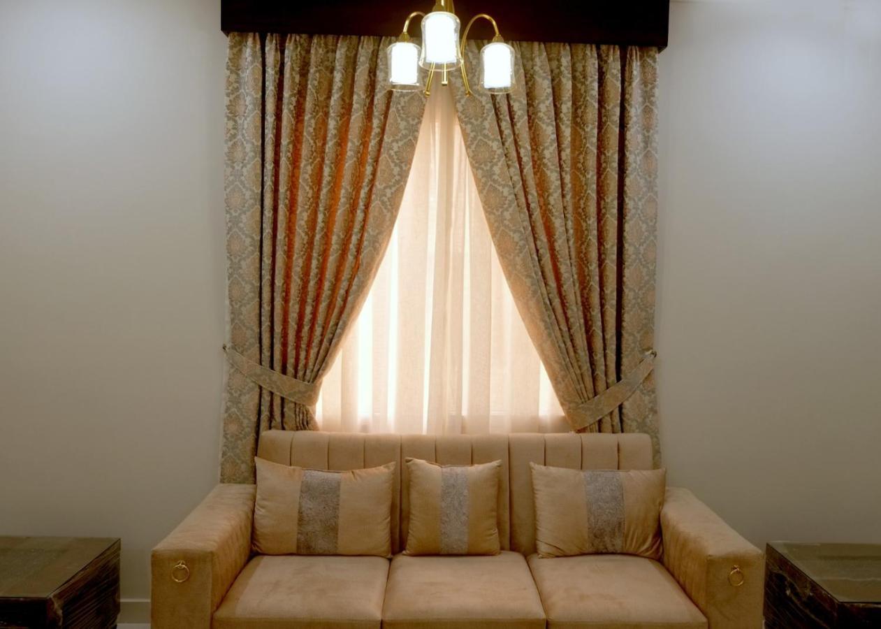 Al Rasheed Apartments Second Floor Apartment Karatschi Exterior foto